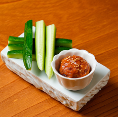 キュウリスティック　マグロタルタルの旨辛ディップ