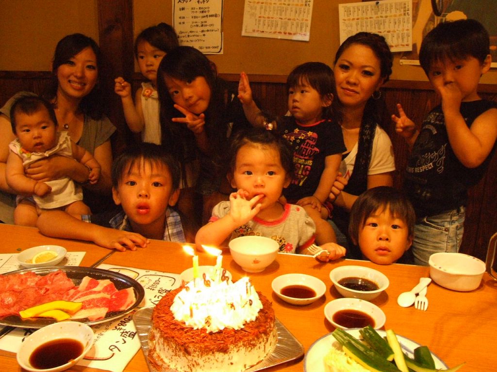 時にはご家族みんなで集まることも…♪お誕生日会などの利用もあります。（ケーキ持ち込み可）