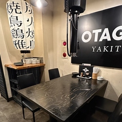 4名様迄のテーブル席。天文館の焼鳥は焼鳥鶏雅！【鹿児島 天文館 食べ放題 飲み放題 焼肉 焼鳥 ラーメン 辛麺 釜揚げうどん 天文館はワールドグループへ♪】