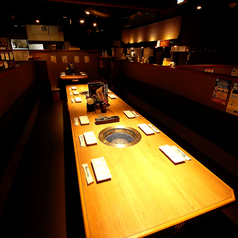 テーブルをつなげて、大人数向けのお席にすることもできます！焼肉宴会に◎