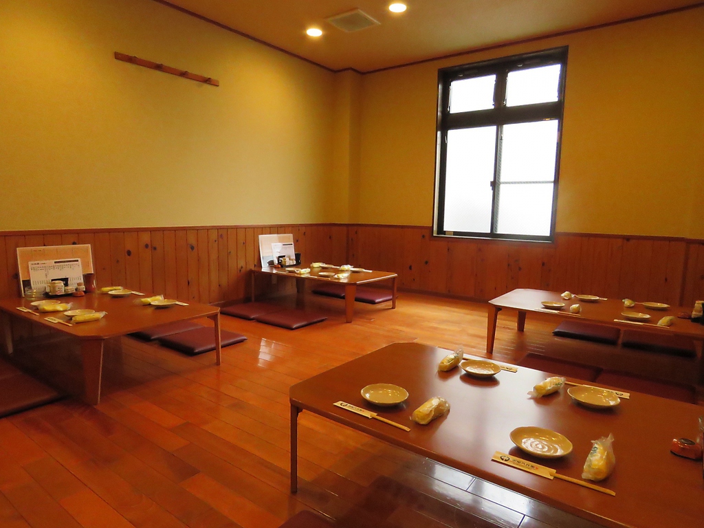 奥座敷は広々としているのでお酒と料理をゆっくりと楽しめる空間です。