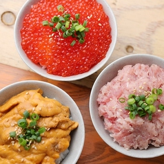 いくら丼、ウニ丼、ネギトロ丼などご飯メニューも豊富◎