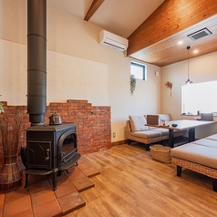 2名用のテーブル席。居酒屋デートなどに