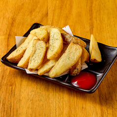 皮付きポテトフライ