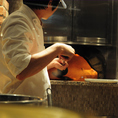 自慢の薪窯。高温の薪窯で焼き上げることにより、食材の味をいかしたピッツァが焼き上がります
