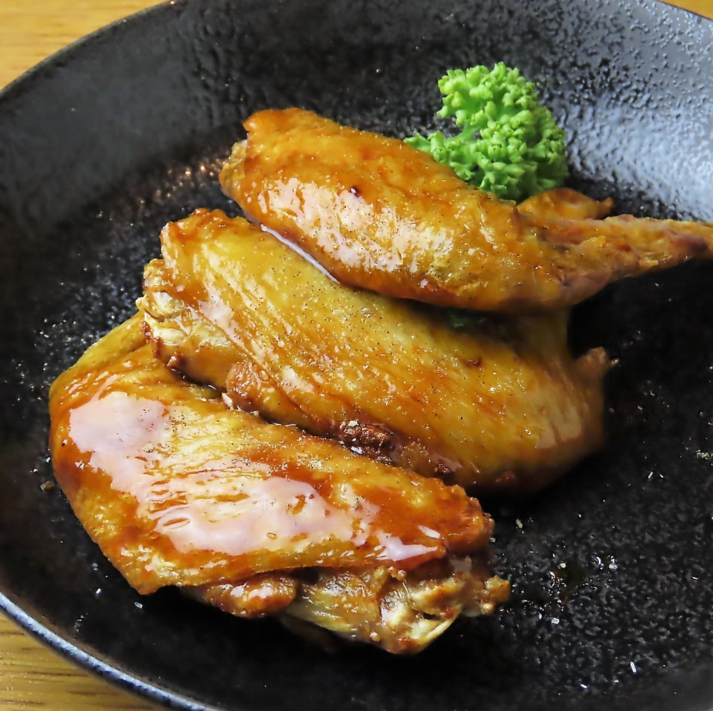 ビールに合う甘辛の手羽先は【鳥武】の人気商品！その他にも特製唐揚げや今治焼き鳥など