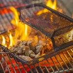 炭火焼き専門店。焼き鳥・やきとん・肉巻き・うなぎ串が美味しい。