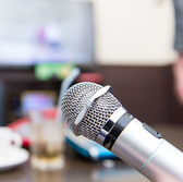 VIPルームにはカラオケ完備！