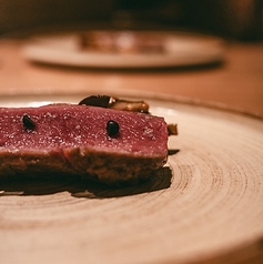 白老産 蝦夷鹿のロースと 黒ニンニク