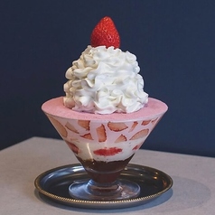 いちごパフェ