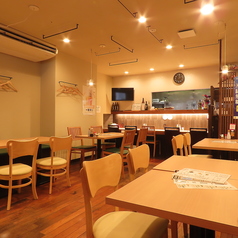 ご宴会に！テーブルを繋げ10名様前後の会も可能です！