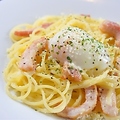 料理メニュー写真&nbsp;ごろごろベーコンの温玉カルボラーナ