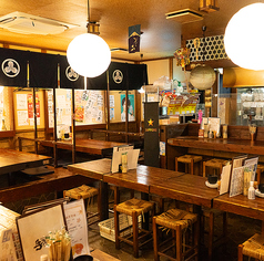 メインフロアのテーブル席は最大24名様までご着席にてご利用いただけます。各種ご宴会に最適なお席です。