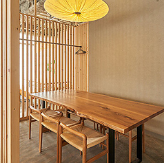 【6人/半個室】落ち着いた雰囲気の半個室は、6名様まで対応！プライベートな空間で、大切な人との特別なひとときをお過ごしいただけます。女子会にオススメ！