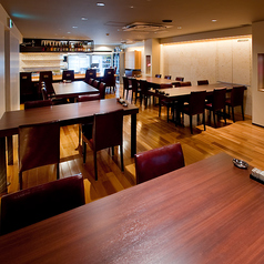 2~4名席のテーブルが3つございます。