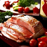 これぞ代名詞、低温調理でしっとりジューシーな肉料理☆