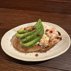 スモークサーモンとクリームチーズとアボカド