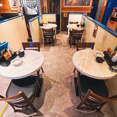 2名様丸テーブル！繋げたら8名様まで使えます☆