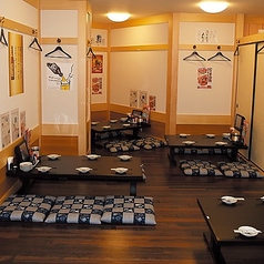 大きな宴会にも御利用ください。消毒液の設置、定時消毒、間隔を開けたお席のご案内にも十分配慮しております。 また店内に喫煙ルームも完備しております。