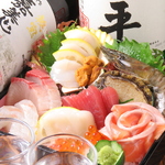 旬の鮮魚を繊細に盛り合わせた華やかな一皿♪季節によって変化する食材の旨味をぜひご賞味ください！