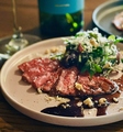 料理メニュー写真 自家製ローストビーフのサラダ仕立て