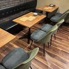 《女子会・宴会シーンに最適なアットホーム空間》店内奥に構えるお席は3名～最大15名様でご利用頂けるテーブル席。2名様のご利用から、4～6名、10名様など様々なパターンでお席を設定させて頂きます♪気軽に貸し切り宴会ができます。貸し切りは最大25名様までOK。お気軽にお問い合わせください♪