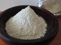 地元、赤城産の無農薬栽培蕎麦粉を100％使用