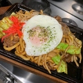 料理メニュー写真 焼うどん目玉付