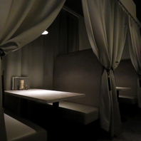 プライベート感あふれるテーブル席を完備しています◎