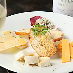 欧州チーズの盛り合わせ