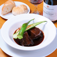 牛ホホ肉の赤ワイン煮込み　