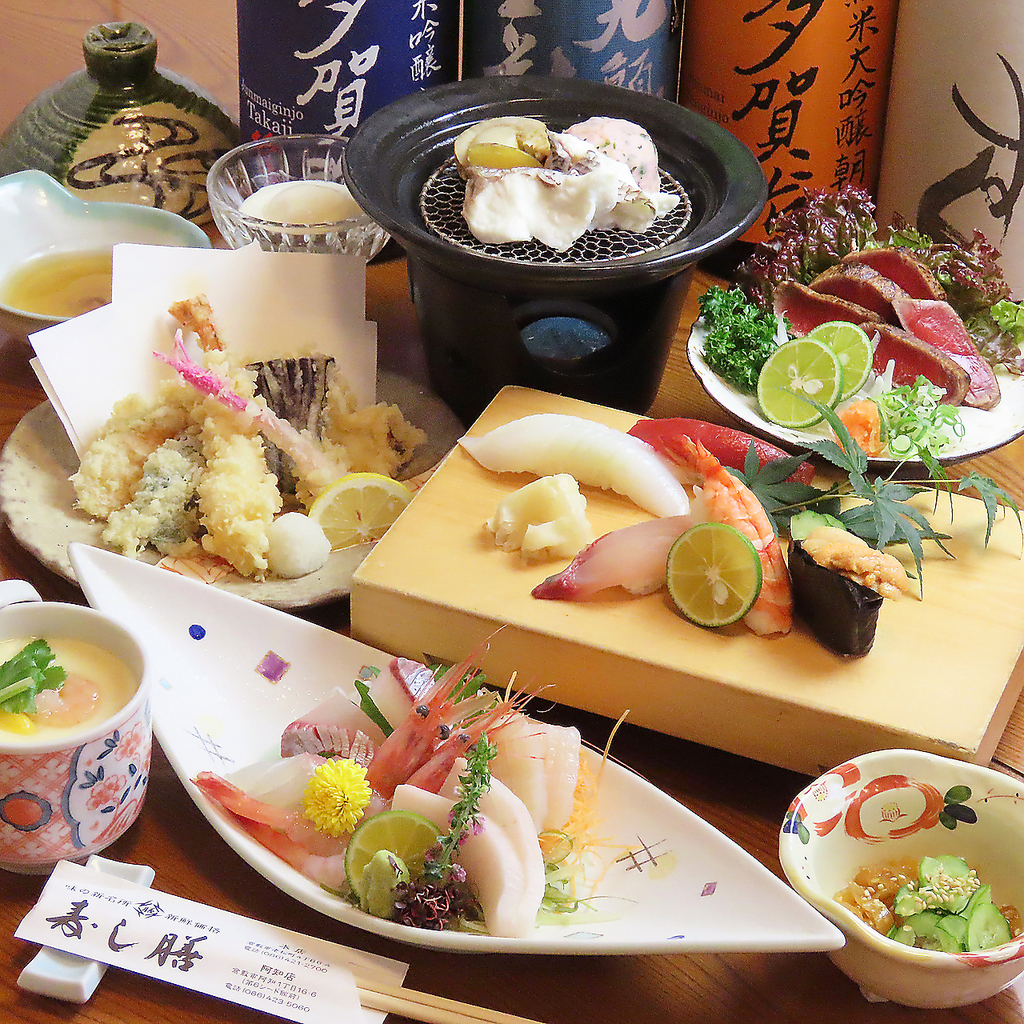 倉敷駅徒歩3分の好立地。寛ぎの個室席でいただく極上の新鮮魚介に舌鼓。お腹いっぱいご堪能ください