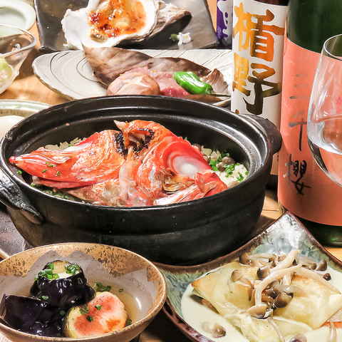 落ち着きのある雰囲気の中で豊富な日本酒と創作料理が愉しめる