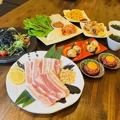 大人気メニュー!贅沢肉寿司など◎