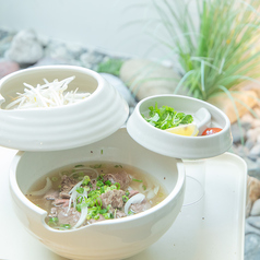 スパイス香る本格派。牛骨スープのフォーと手作り逸品