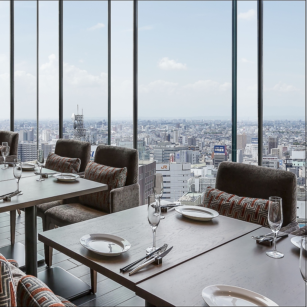 The Living Room with SKY BAR 三井ガーデンホテル名古屋プレミア18Fの写真ギャラリー