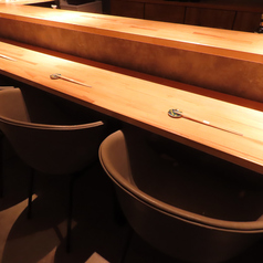 落ち着いた上質な空間が、接待や記念日を華やかに彩る。