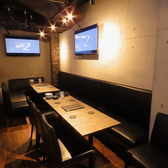 店舗貸切を18名様から最大24名様まで承っており、仲間との飲み会やプライベートな集まりに最適な空間をご提供します。洗練された雰囲気の店内は、特別なひとときを演出するためにデザインされており、落ち着いた照明が心を和ませます。ダーツやカラオケも可能ですので、お誕生日会やビジネスの打ち上げなどに最適です。