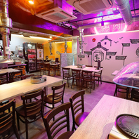 こだわりの店内の内装は女性にも人気のスポットです♪