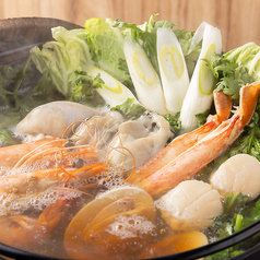 旬の食材が味わえる季節限定メニュー！【新名物】海鮮贅沢おでん鍋の写真