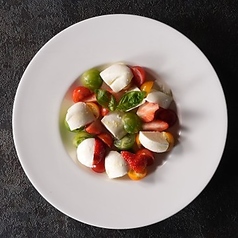 本日のトマトとモッツァレラチーズのカプレーゼ
