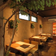 4名様テーブル3卓ございます