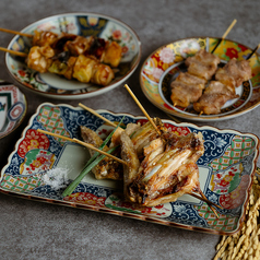 炭火の香ばしさと鶏本来の旨みを閉じ込めた、珠玉の一本。