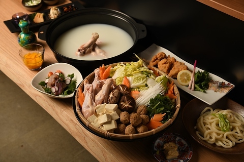 一日一組限定。宴会を彩るその日だけのコース料理と三種の名物鍋。