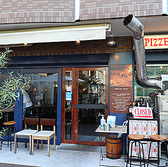【天満橋駅から徒歩2分】イタリアから取り寄せた薪窯で焼き上げる本格ピッツァが自慢！当店のピッツァは薪窯で焼き上げるため、外はサクッと中はモチっとした食感のピッツァに仕上がります。名物メニューはビスマルクLEON！御来店の際はぜひご賞味ください☆