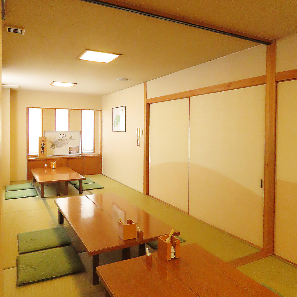 お座敷席をつなげれば最大30名様までの大きいお座敷個室になります。大人数での宴会等にもぴったり。