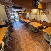 グループやご家族での食事にもちょうど良い◎店内にはテーブル席を多数配置。通路が広いため、他のお客様の心配をせずにお席への行き来が出来ます。焼肉は「牛」「豚」「鶏」をご用意。焼き上げるワクワク感をお楽しみ頂ける「とろけるハンバーグ」や「ソーセージ」もございます♪お子様連れでも気兼ねなくお越しください！