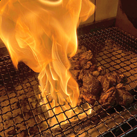 【備長炭を使用して焼き上げる炭火もも焼き】