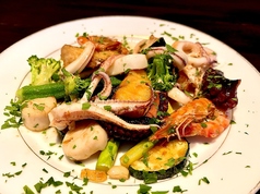 本日の魚介の炭火焼き