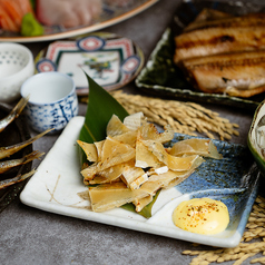 お酒をより一層美味しく引き立てるための“肴”を豊富にご用意しております。